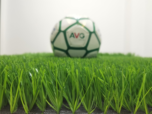 चीन स्टेडियमों के लिए प्रतिरोधी 50 मिमी फुटबॉल घास टर्फ कालीन पहनें आपूर्तिकर्ता
