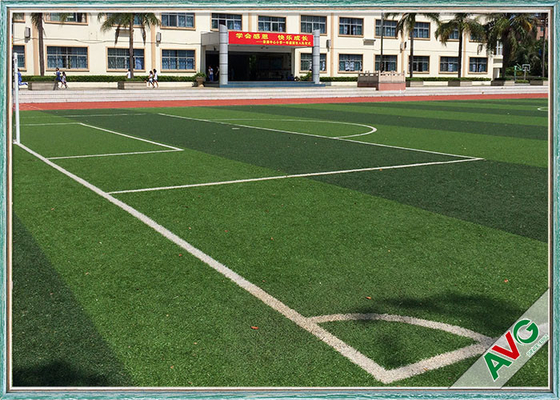 चीन उत्कृष्ट चिकना फुटबॉल कृत्रिम टर्फ / घास 100% पुनर्नवीनीकरण सामग्री आपूर्तिकर्ता